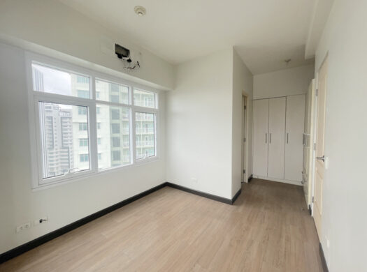 Two Serendra 2BR Condo for Sale BGC – Semi-Furnished Foreclosed Unit with Parking | PROPERTY CODE: DS88-004390