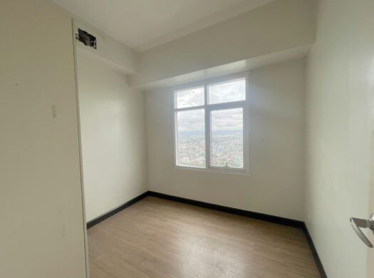 Two Serendra 2BR Condo for Sale BGC – Semi-Furnished Foreclosed Unit with Parking | PROPERTY CODE: DS88-004390