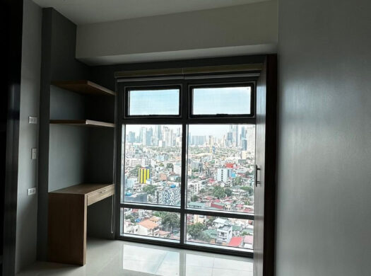 Park West 2BR Condo for Sale in BGC | With Balcony & Parking