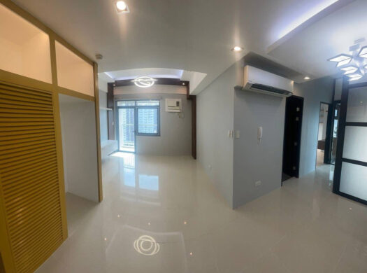 Park West 2BR Condo for Sale in BGC | With Balcony & Parking