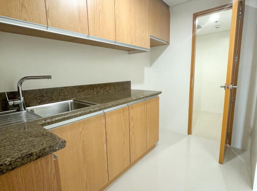 Park Avenue 2BR Condo for Sale BGC – Corner Unit with Balcony and Parking | PROPERTY CODE: DS88-004717
